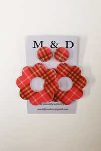 M & D Patterned Flower Stud Earring