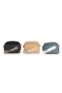 Sassy Duck Phoebe Crossbody Bag