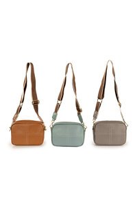 Sassy Duck Danica Crossbody Bag