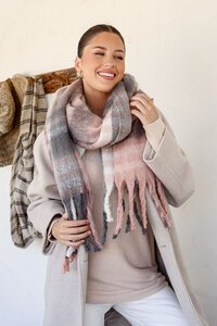 Love Stitch Check Chunky Scarf