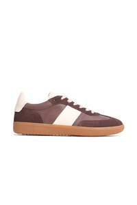 Eos Antigo Sneaker