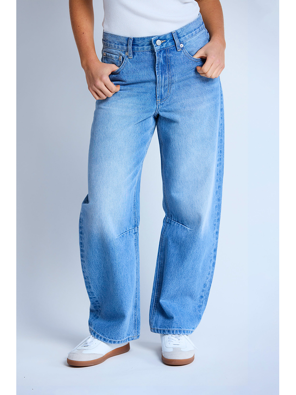 Stella + Gemma Carson Barrel Jean