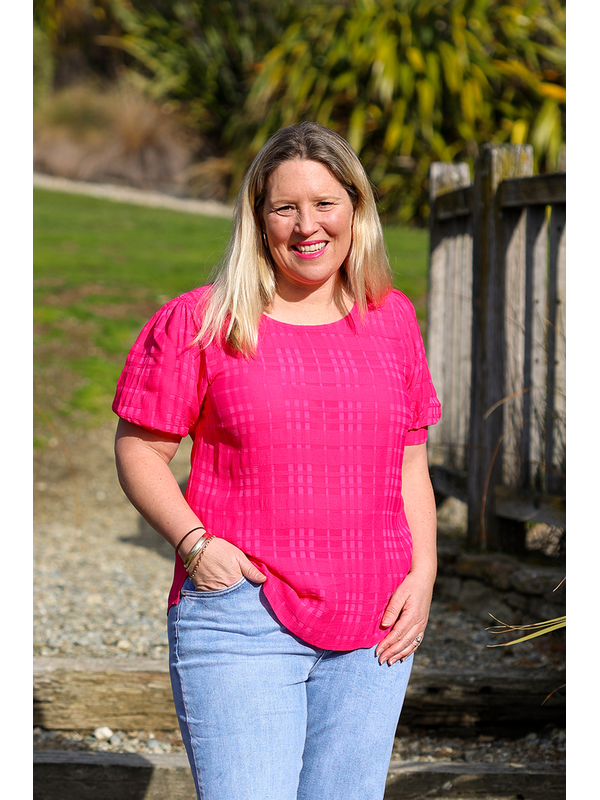 Oh Three Volume Sleeve Scoop Hem Top