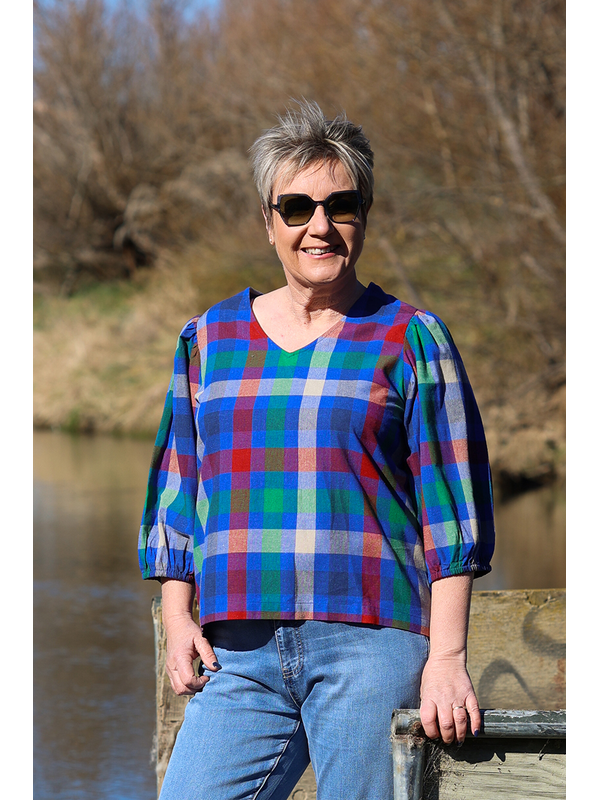 Memo Check Volume Sleeve V Neck Top