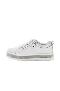 Just Bee Cindy Sneaker