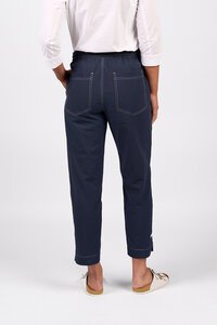 Vassalli Relaxed Contrast Stitching Ankle Grazer Pant 