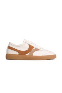 Eos Enigma Shoe