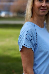 Memo Broderie Sleeve Tee