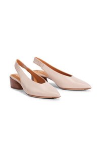 EOS Hattie Shoe