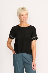 Oh Three Rib Trim Step Hem Top