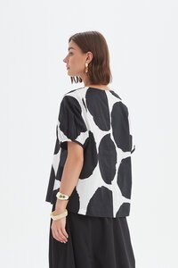 Tirelli V Neck Bishop Sleeve Top