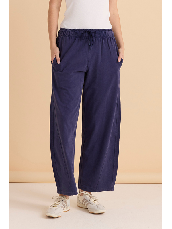 Betty Basics Barrel Leg Sweatpant