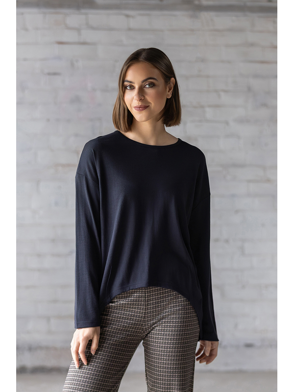 Vassalli Quinn Merino Scooped Hem Top