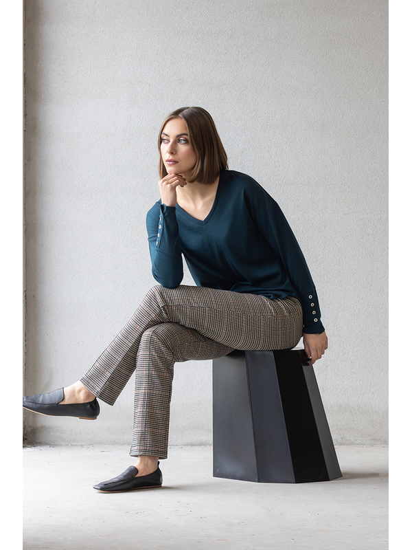 Vassalli Veni Merino V Neck Button Cuff Top