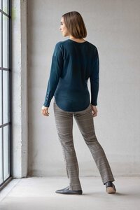 Vassalli Veni Merino V Neck Button Cuff Top