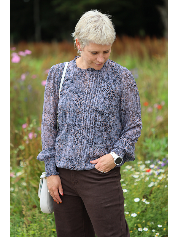 Memo Pintuck Front Shirred Cuff Blouse