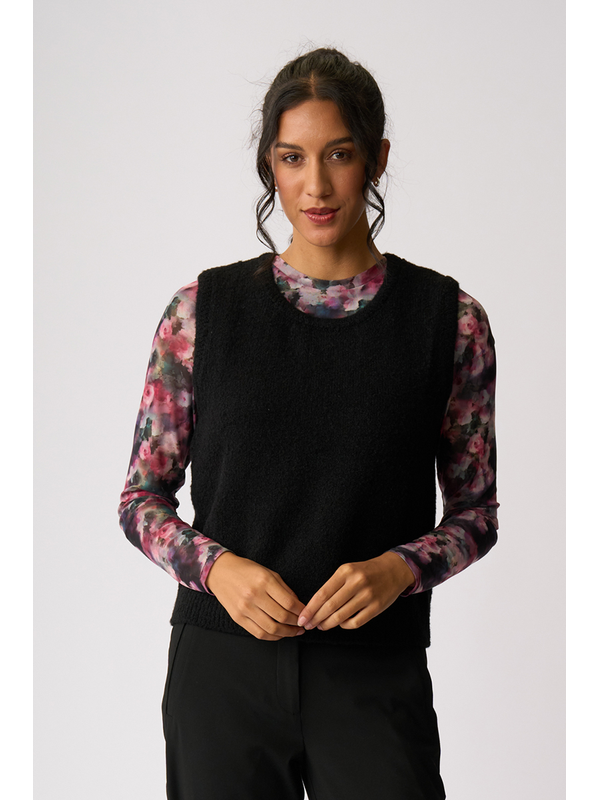 Oh Three Contrast Cable Knit Vest