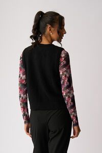 Oh Three Contrast Cable Knit Vest