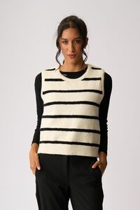Oh Three Contrast Cable Knit Vest