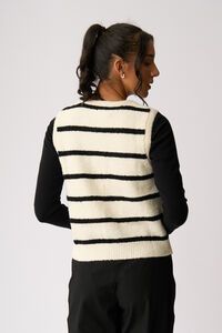 Oh Three Contrast Cable Knit Vest