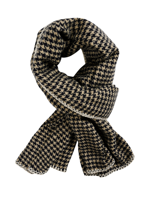 Isle Of Mine Cassidy Houndstooth Scarf
