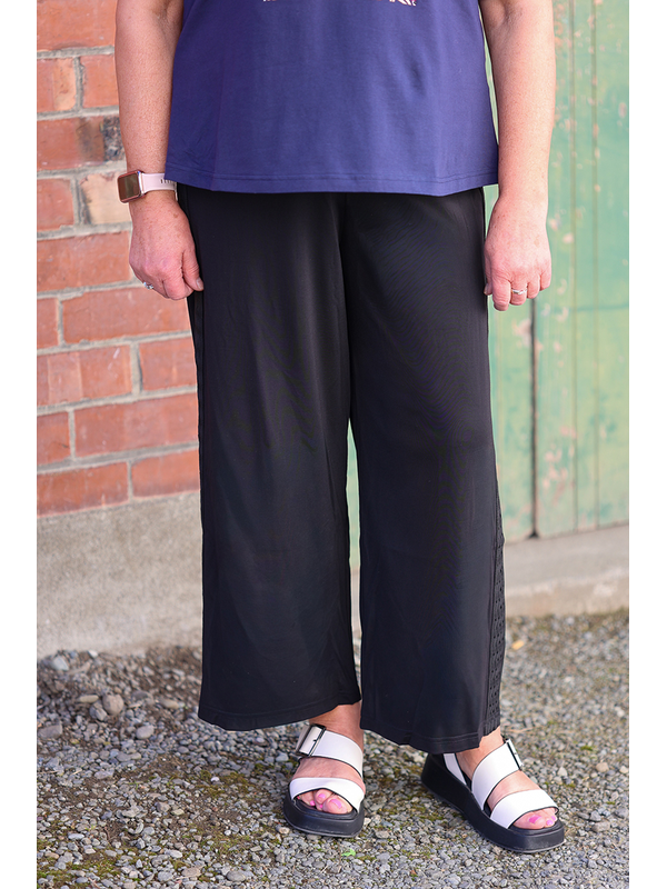 Democracy Donna Side Trim 7/8 Palazzo Pant