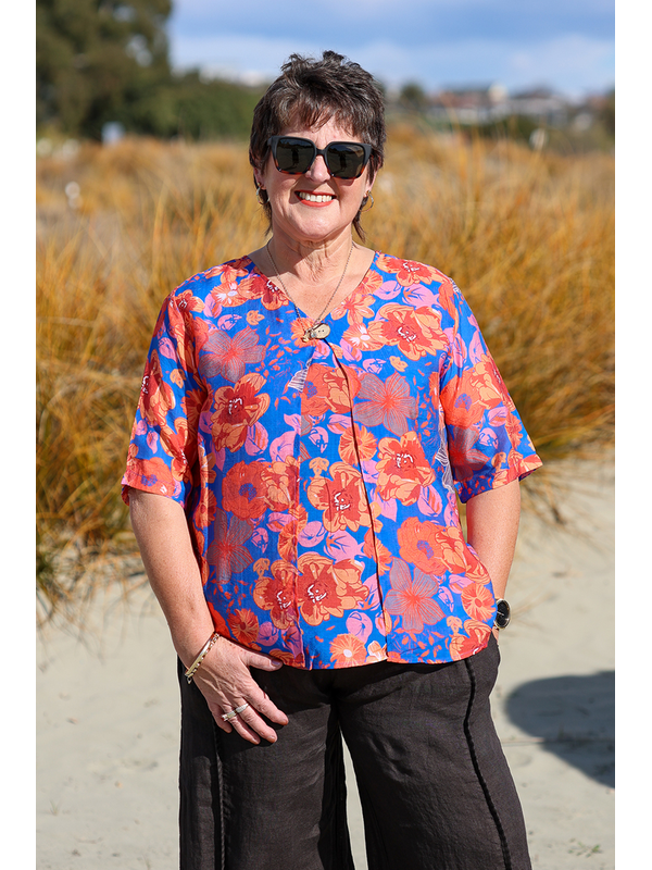 La Mode 1-2 Sleeve Floral Layered Top