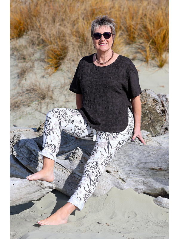 AE Luxe Leaf Embroiderey Linen Top