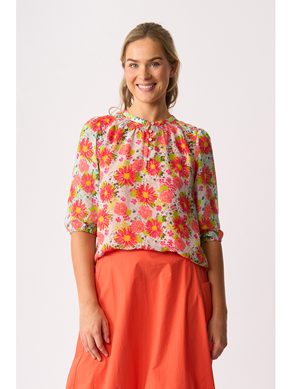 Memo Scoop Neck Blouse